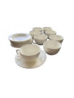 Coalport Oceanside Fine Bone China England White Seashell Cups & Saucers Set